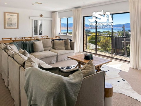 Avalon - Geraldton Accommodation 0