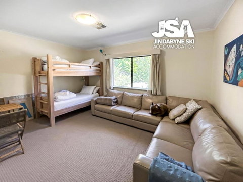 Avalon - Geraldton Accommodation 4