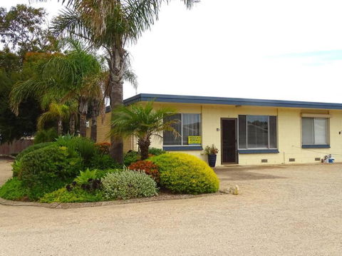 Baccarat - Geraldton Accommodation 0