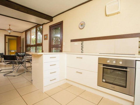 Banksia Seven - Geraldton Accommodation 2