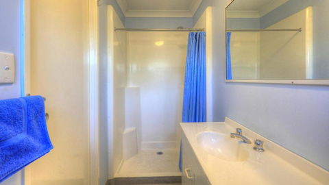Barcaldine Caravan Park - Geraldton Accommodation 2