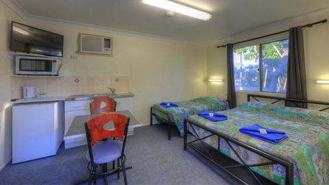 Barcaldine Caravan Park - Geraldton Accommodation 4