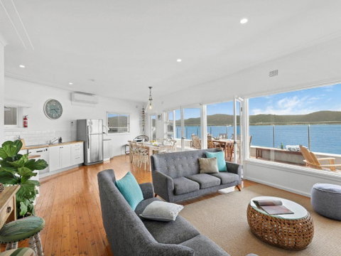 Barrenjoey Beach House - Geraldton Accommodation 4