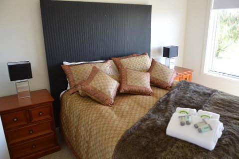BATHURST GOLDFIELDS RESIDENCE On MOUNT PANORAMA - Geraldton Accommodation 0