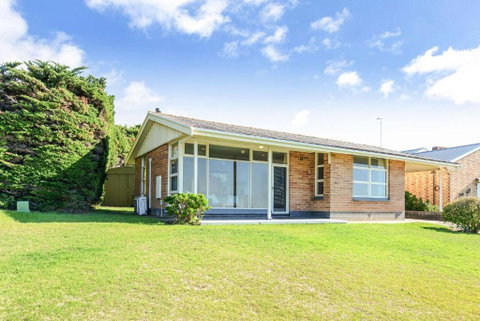 Battye Cottage Beautiful Sea Views All Year Round - Geraldton Accommodation 0