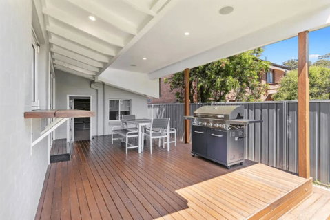 Bay Escape, 32 Wahgunyah Rd - Beautiful Property With Boat Parking, WiFi And Ducted Air Conditioning - Geraldton Accommodation 1