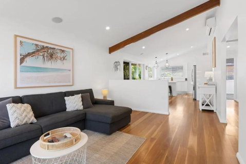 Bay Escape, 32 Wahgunyah Rd - Beautiful Property With Boat Parking, WiFi And Ducted Air Conditioning - Geraldton Accommodation 2