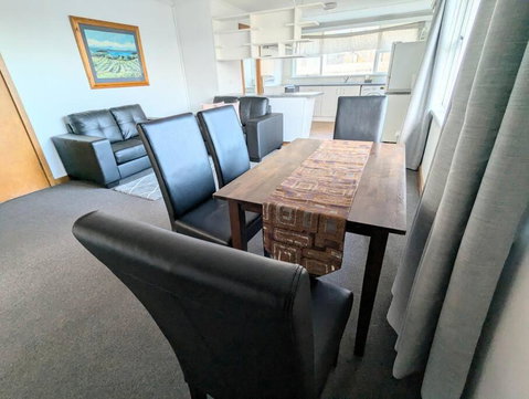 Bayley 2 - Walk To City From 2 Bedroom Apartment With City And Mountain Views - Geraldton Accommodation 1