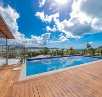 Viewpoint Holiday Home - Cannonvale - Geraldton Accommodation