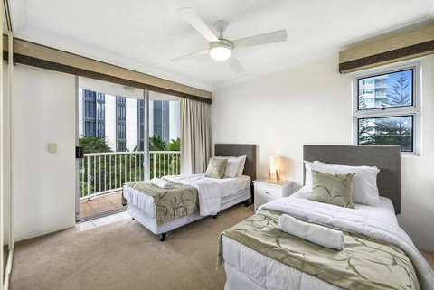 The Ritz Resort Heated Pool - Geraldton Accommodation 9