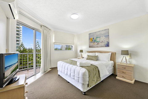 The Ritz Resort Heated Pool - Geraldton Accommodation 12