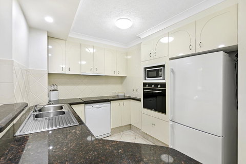 The Ritz Resort Heated Pool - Geraldton Accommodation 18