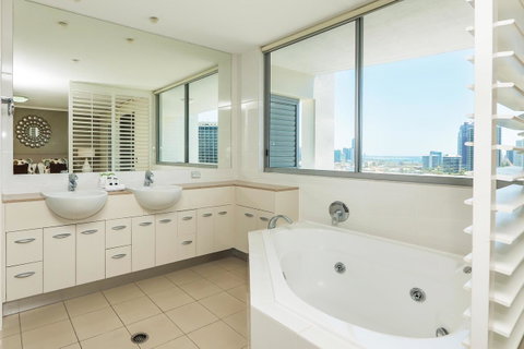 Trilogy Surfers Paradise - Geraldton Accommodation 25