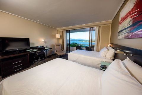 Hilton Cairns - Geraldton Accommodation 6