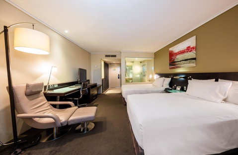 Hilton Cairns - Geraldton Accommodation 11
