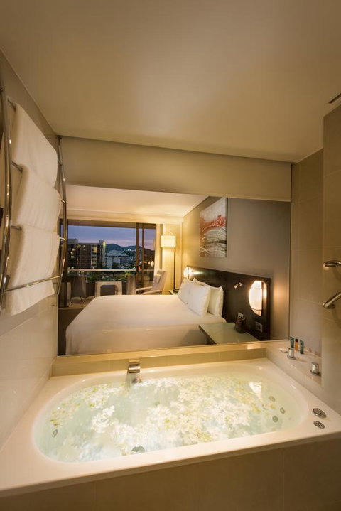Hilton Cairns - Geraldton Accommodation 22