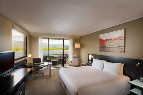 Hilton Cairns - Geraldton Accommodation 7