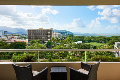 Hilton Cairns - Geraldton Accommodation 12