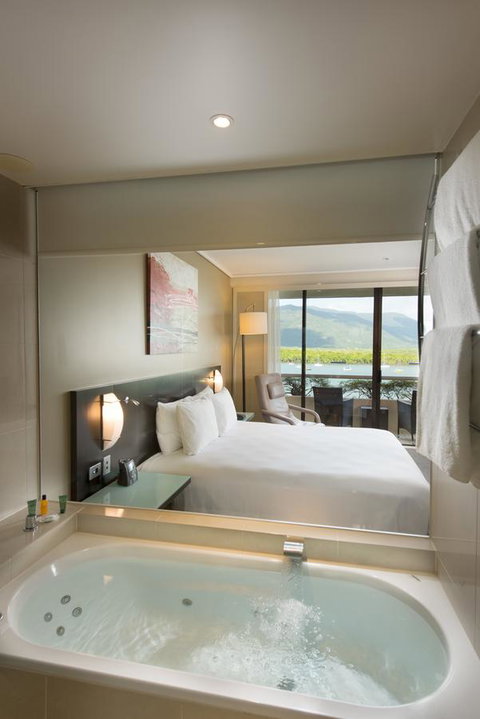 Hilton Cairns - Geraldton Accommodation 2