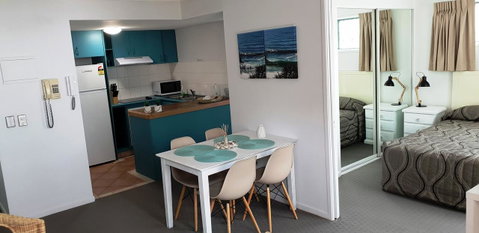 Surfers Beach Resort 2 - Geraldton Accommodation 13