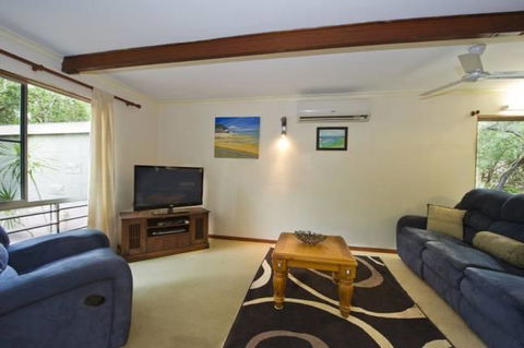 Magnetic Island Holiday House - Geraldton Accommodation 3