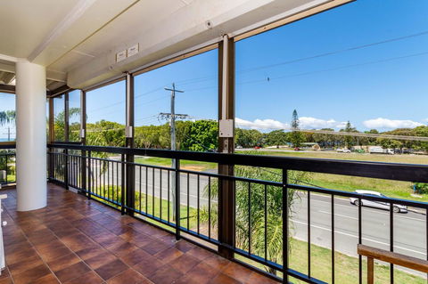 Spacious Unit Overlooking Moreton Bay - Boyd St, Woorim - Geraldton Accommodation 9