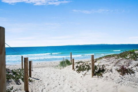 Spacious Unit Overlooking Moreton Bay - Boyd St, Woorim - Geraldton Accommodation 1