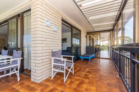 Spacious Unit Overlooking Moreton Bay - Boyd St, Woorim - Geraldton Accommodation 12