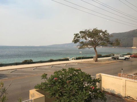 'Mooring Two Upstairs', 23 Shoal Bay Rd - Stunning Views, WIFI, Air Conditioning And Boat Parking - Geraldton Accommodation 2