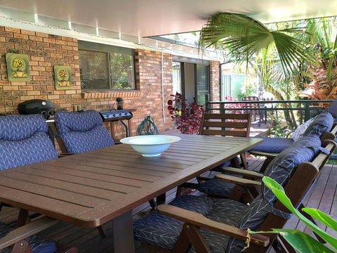 'Sandy Palms' 28 Moorooba Cr - Beautiful Home With Wifi, Air-con And Boat Parking - Geraldton Accommodation 2