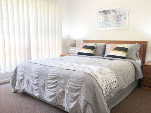 'Sandy Palms' 28 Moorooba Cr - Beautiful Home With Wifi, Air-con And Boat Parking - Geraldton Accommodation 1