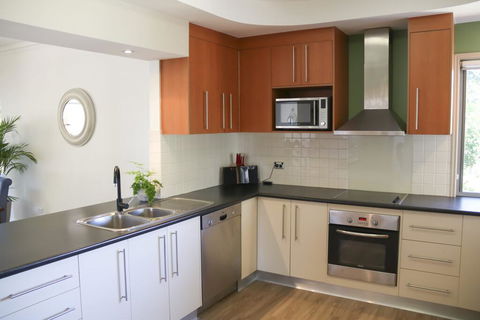 'Top Tier' Dog Friendly Holiday Home - Geraldton Accommodation 1