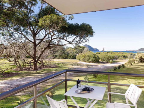 1 'Intrepid', 3 Intrepid Close - Amazing Views Of Shoal Bay, Only 100m From The Beach - Geraldton Accommodation 0