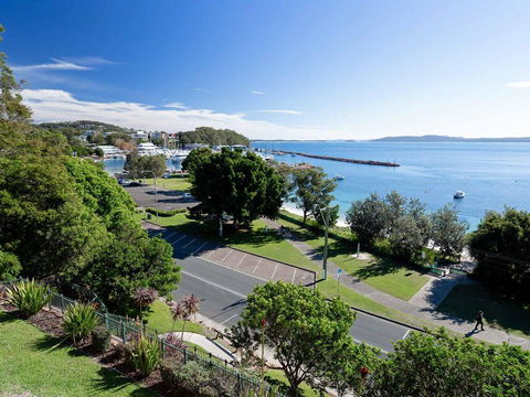 1 'Kiah', 53 Victoria Parade - Stunning Views, Wifi, Aircon, Just Across The Road To The Water - Geraldton Accommodation 0