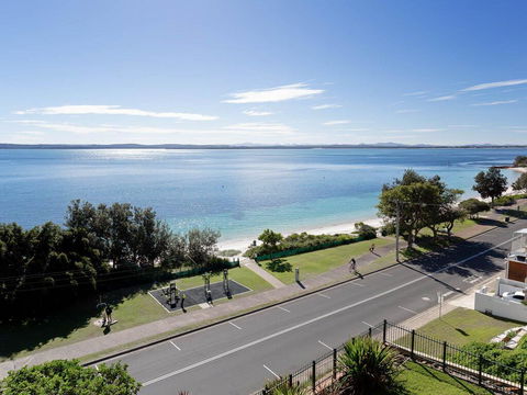 1 'Kiah', 53 Victoria Parade - Stunning Views, Wifi, Aircon, Just Across The Road To The Water - Geraldton Accommodation 2