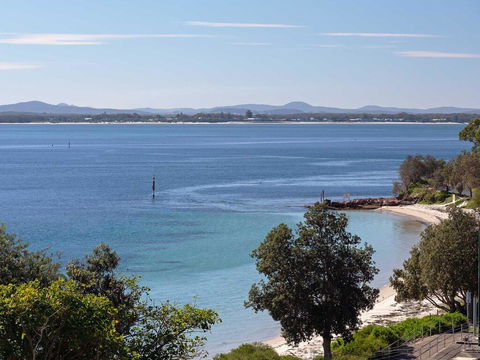 1 'Kiah', 53 Victoria Parade - Stunning Views, Wifi, Aircon, Just Across The Road To The Water - Geraldton Accommodation 3
