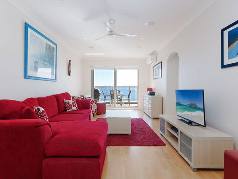 1 'Kiah', 53 Victoria Parade - Stunning Views, Wifi, Aircon, Just Across The Road To The Water - Geraldton Accommodation 1
