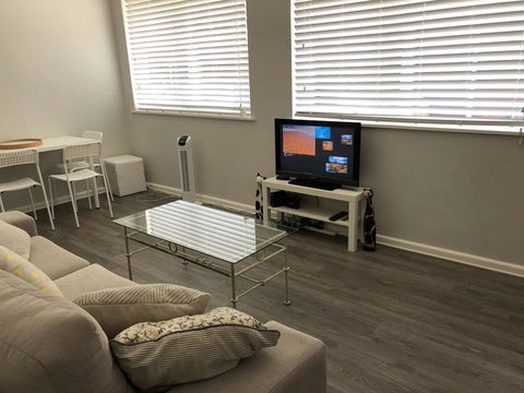 1 Bedroom Unit In Heart Of Elsternwick - Geraldton Accommodation 3