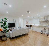118 Refreshing 3BR Werribee Family House - Geraldton Accommodation