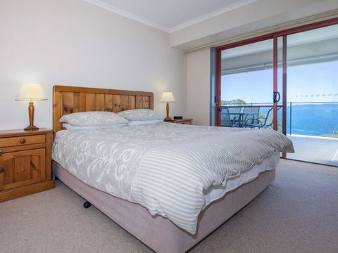 12 'Le Vogue', 16 Magnus St - Sensational Water Views, Lift, Pool & Tennis Court - Geraldton Accommodation 2