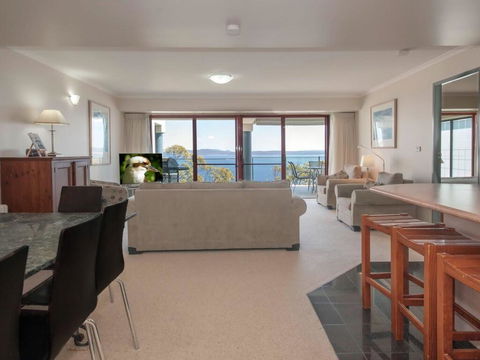 12 'Le Vogue', 16 Magnus St - Sensational Water Views, Lift, Pool & Tennis Court - Geraldton Accommodation 1