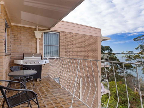 12 'Thurlow Lodge', 6 Thurlow Avenue - Water Views, Pool And Central Location - Geraldton Accommodation 2