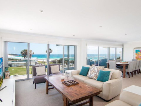 12 Cliff Road - Geraldton Accommodation 0