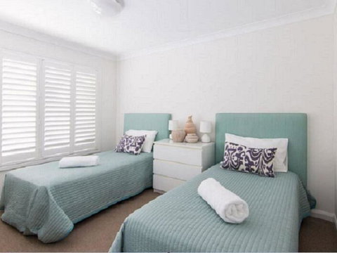 12 Cliff Road - Geraldton Accommodation 2