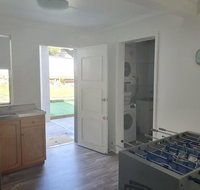 12 Cooloola Drive - Family home close to beach pet friendly - Geraldton Accommodation