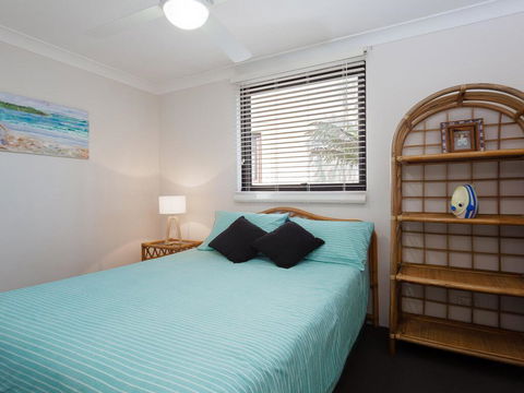 13 'Carindale', 19 Dowling Street - Large Ground Floor Unit With Pool & Tennis Court - Geraldton Accommodation 1
