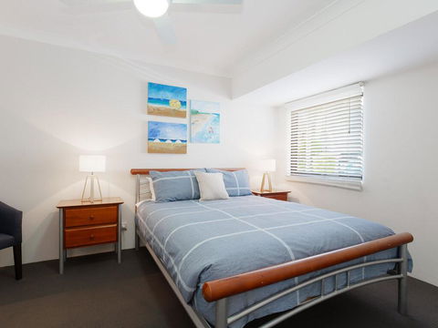 13 'Carindale', 19 Dowling Street - Large Ground Floor Unit With Pool & Tennis Court - Geraldton Accommodation 3