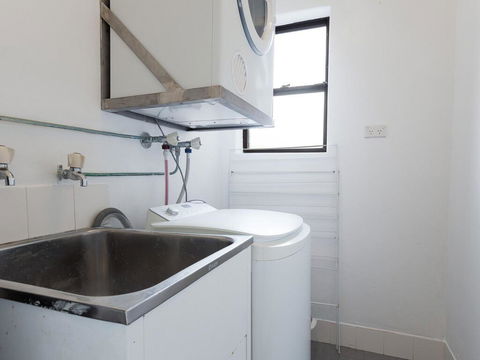 13 'INTREPID', 3 INTREPID CL - FANTASTIC UNIT WITH STUNNING WATER VIEWS - Geraldton Accommodation 1