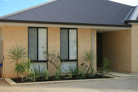 14Rosapark House - Geraldton Accommodation 1