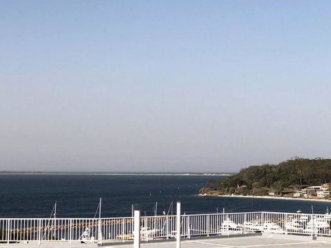 15 Dolphin Cove, 2 - 6 Government Rd - Stunning Penthouse With Views, Lift & Ducted Air Conditioning - Geraldton Accommodation 3